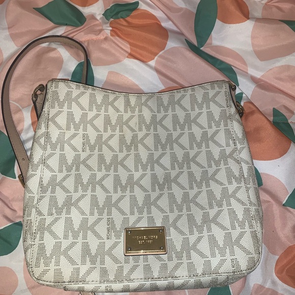 Michael Kors Handbags - Michael Kors Crossbody